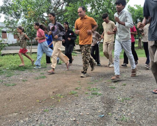 अभावों में निखरी प्रतिभा! रतलाम के सांदीपनि स्कूल के छात्रों ने जीते 16 मेडल, 9 राज्य स्तर के लिए क्वालीफाई