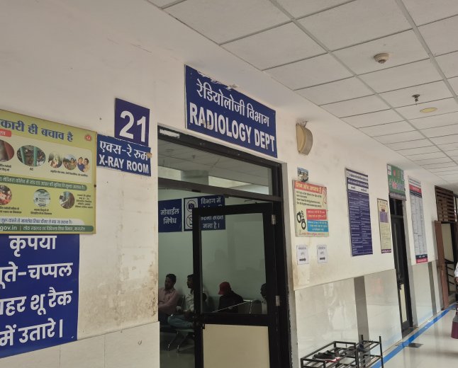 एक रेडियोलॉजिस्ट के भरोसे रतलाम मेडिकल कॉलेज; करोड़ों की सीटी स्कैन मशीन भी पड़ी है ठप