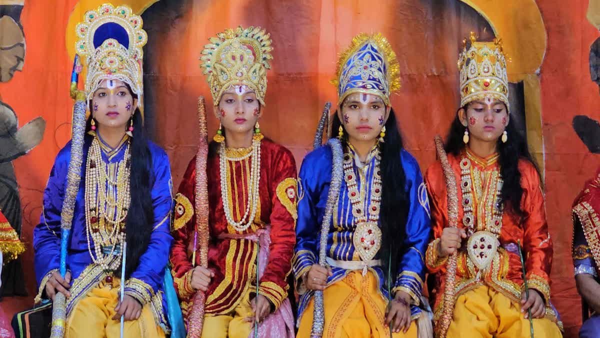सर्री गांव में 64 साल बाद रामलीला में अनूठा प्रयोग, महिलाओं ने निभाए भगवान राम से लेकर दशरथ तक के सभी पात्र