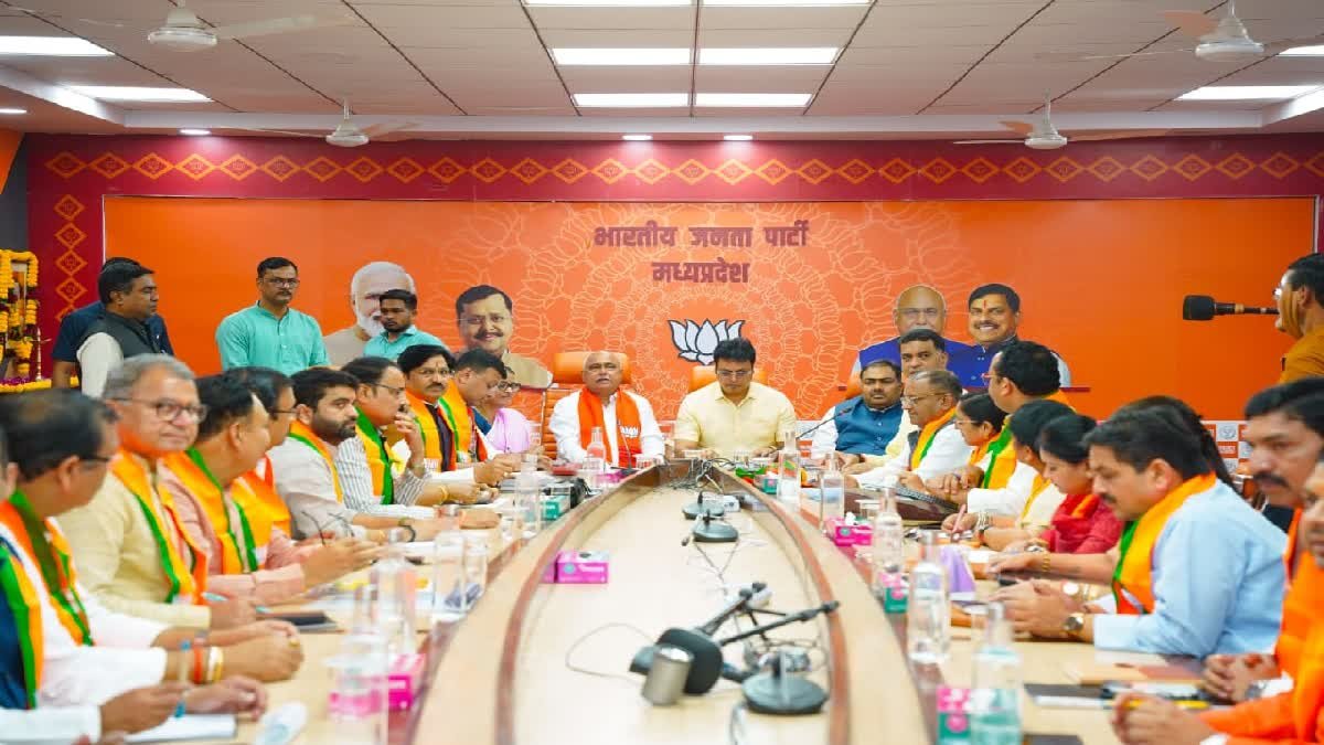 बीजेपी प्रदेश प्रभारी ने नेताओं को दी मिलकर काम करने की नसीहत, नरोत्तम मिश्रा पर दिया बयान