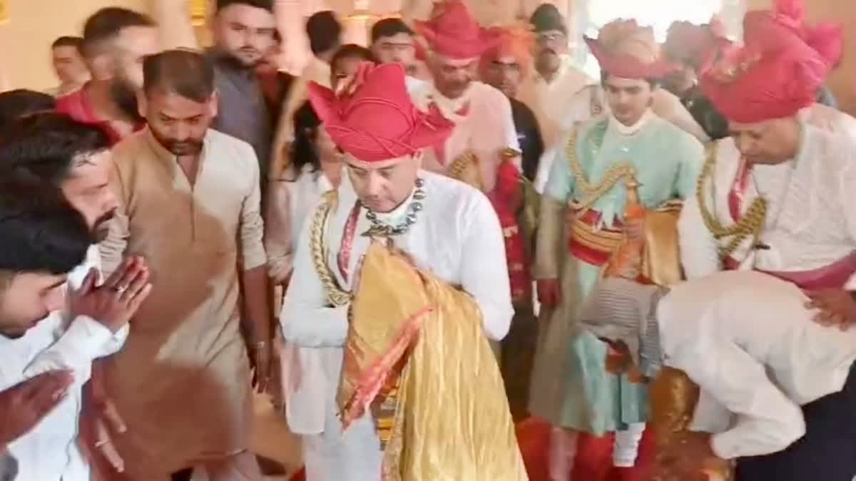 शाही अंदाज में नजर आए केंद्रीय मंत्री ज्योतिरादित्य सिंधिया और महानआर्यमन, गोरखी देवघर में की शस्त्र पूजा