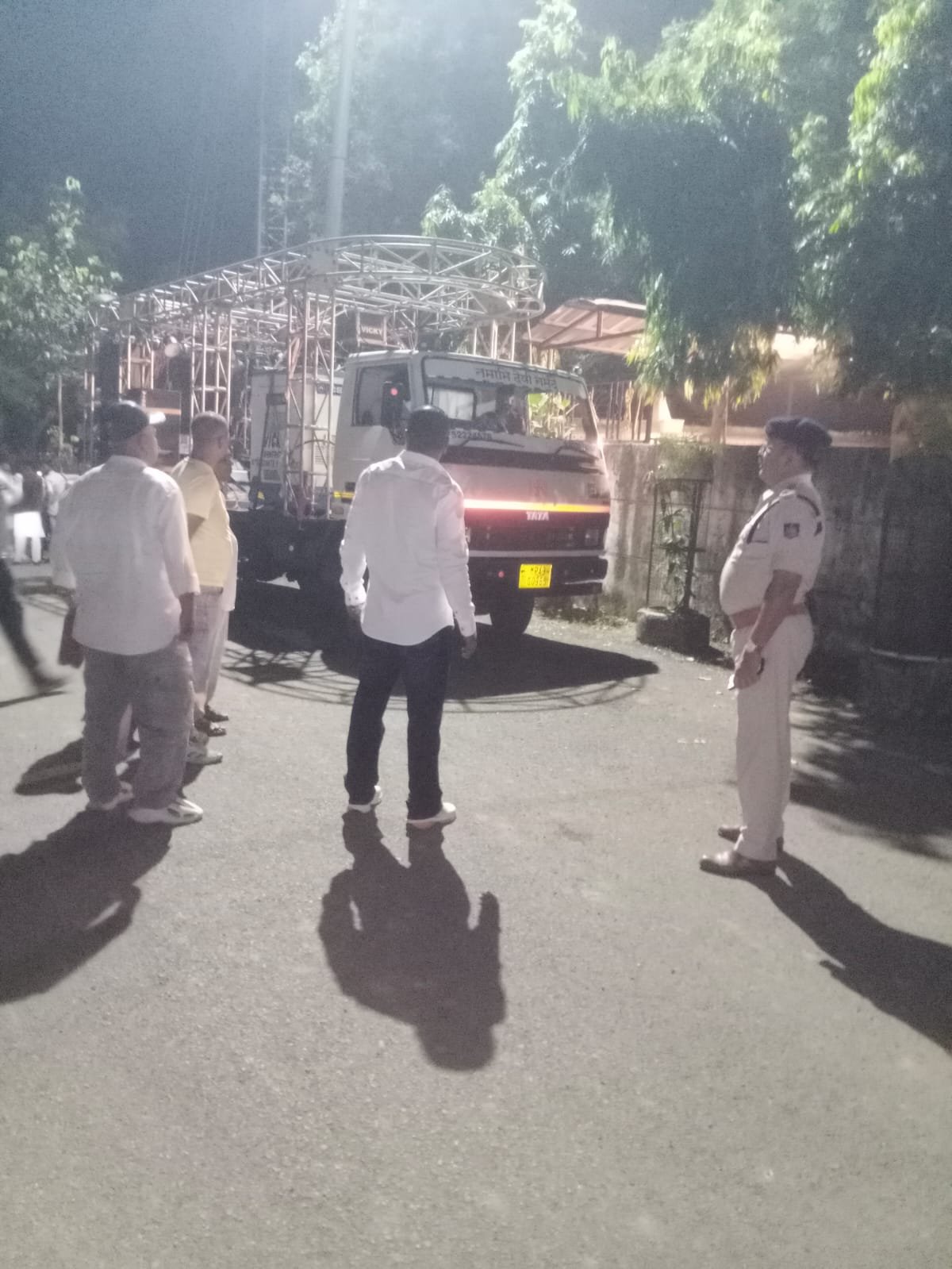 तेज आवाज में डीजे बजाने वालों पर प्रशासन की सख्त कार्रवाई, 43 साउंड बॉक्स जब्त और मामले दर्ज