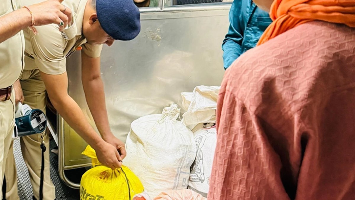 दीपावली और छठ पूजा पर RPF का विशेष चेकिंग अभियान, ज्वलनशील पदार्थों पर सख्त नजर
