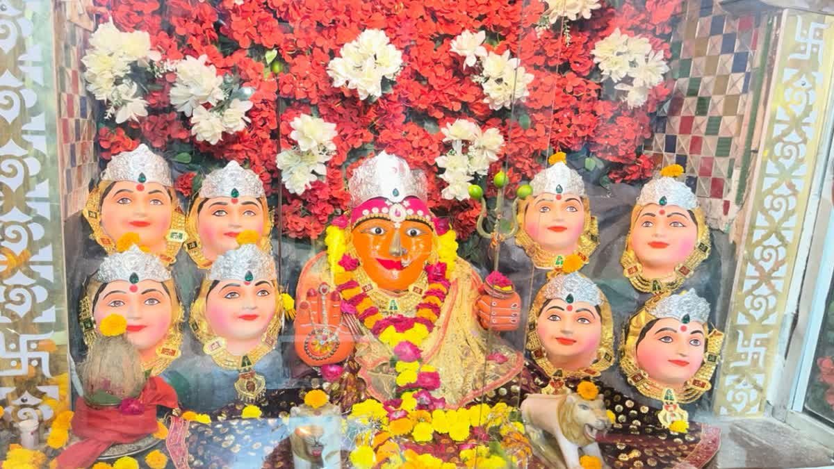 200 साल पुराना इतिहास और चमत्कारिक मान्यता, शारदीय नवरात्रि पर बड़वानी के प्रसिद्ध 'मां मोटी माता मंदिर' में उमड़े भक्त