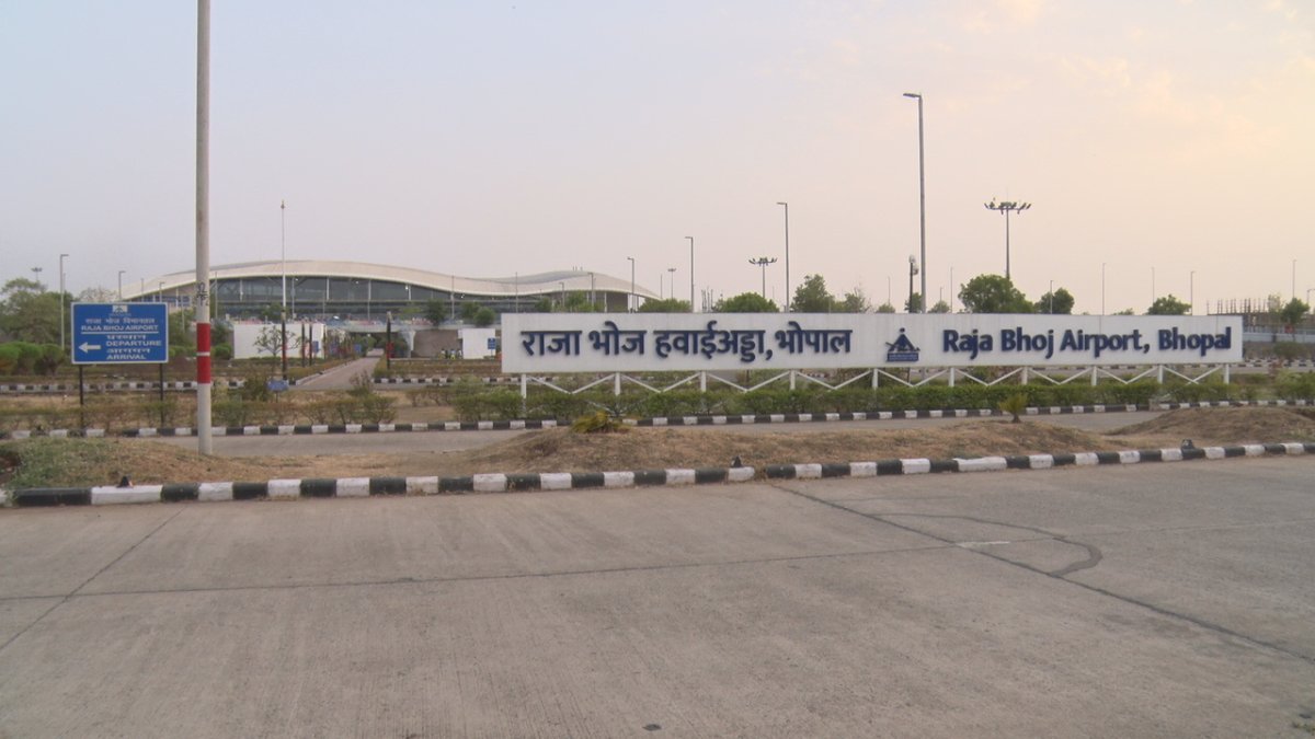 मध्य प्रदेश से अंतरराष्ट्रीय उड़ानों में भारी गिरावट, भोपाल से सितंबर में सिर्फ 2 यात्रियों ने भरी विदेशी उड़ान