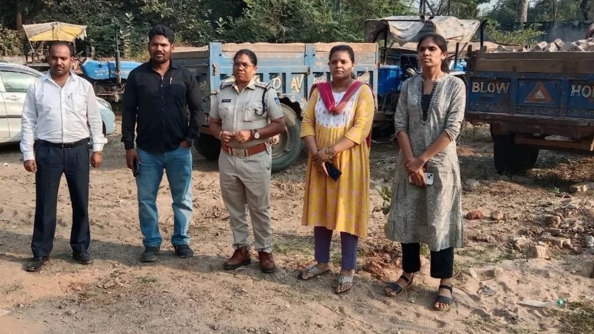 देहात थाने के सामने रेत माफिया की गुंडागर्दी, कर्मचारी पर ट्रैक्टर चढ़ाकर की हत्या की कोशिश