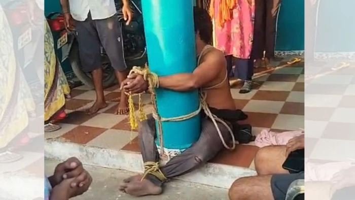 सारनी में ट्रैक्टर की बैटरी चोरी करने आया चोर रंगे हाथों पकड़ा, ग्रामीणों ने पिलर से बांधकर पुलिस को सौंपा