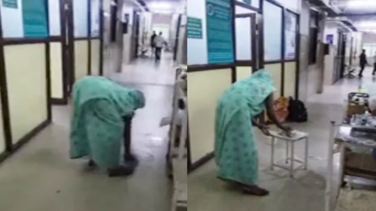जिला अस्पताल में मानवता शर्मसार, बीमार बेटे का इलाज कराने आई बुजुर्ग महिला से लगवाया पोंछा