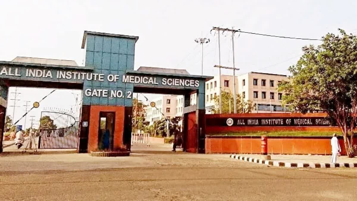 एम्स भोपाल में पहली बार ट्रांसजेंडर महिला की सफल जेंडर अफर्मिंग सर्जरी, डॉक्टरों ने रचा इतिहास