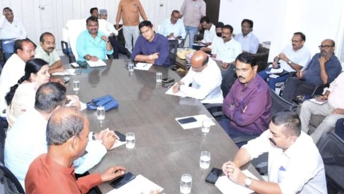 उज्जैन में कचरा प्रबंधन की नई पहल, नारियल के छिलके और जूते-चप्पलों से बनेंगे उपयोगी संसाधन