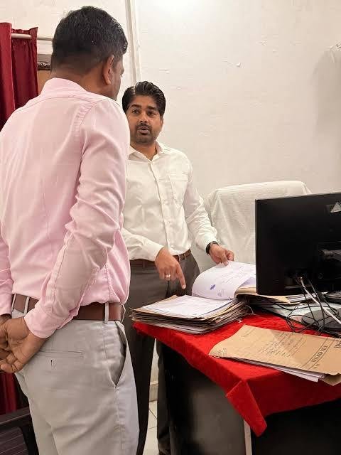 राजस्व कार्यों में लापरवाही बरतने पर बड़ी कार्रवाई, 102 पटवारियों को नोटिस और 3 निलंबित