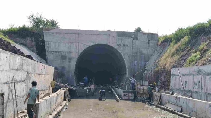 टीही टनल में बैलास्टलेस ट्रैक बिछाने का काम पूरा, 27-28 अक्टूबर को हो सकता है CRS निरीक्षण