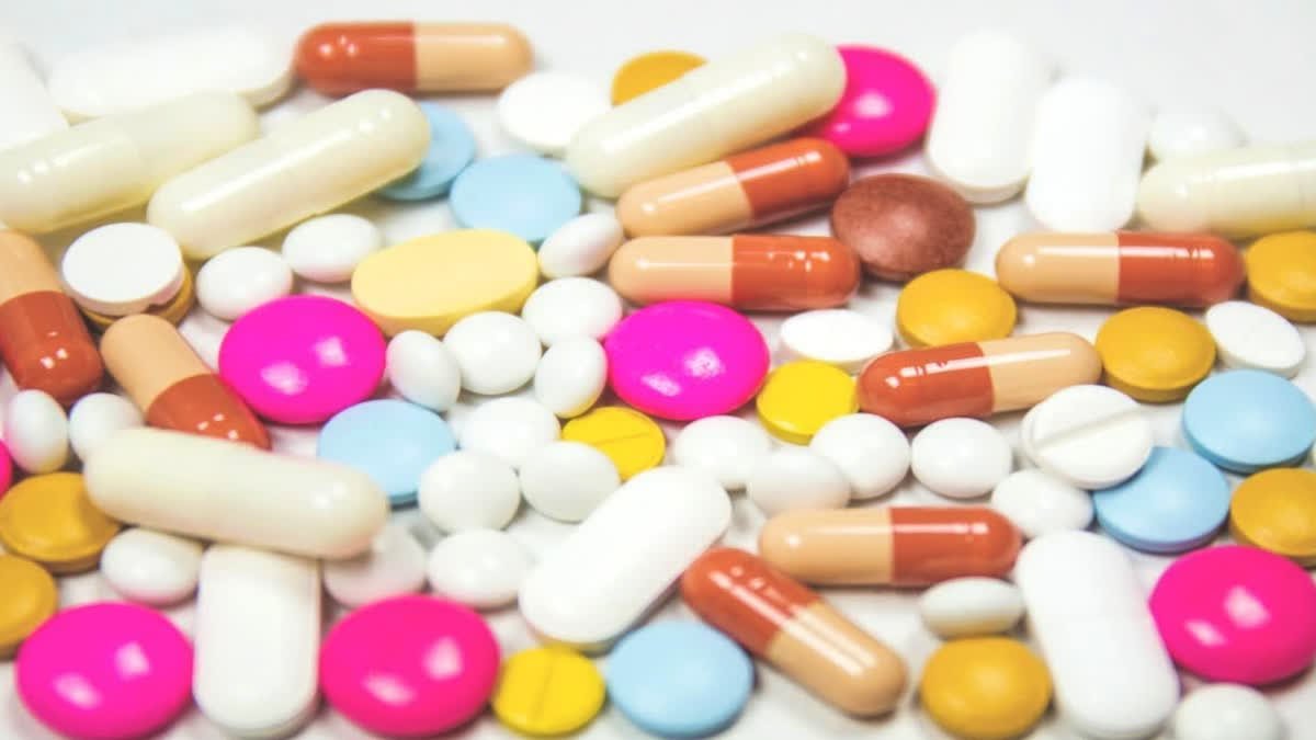 उमरिया के सरकारी स्कूल में एल्बेंडाजोल की गोली खाने से 7 बच्चों की बिगड़ी तबीयत, अस्पताल में भर्ती