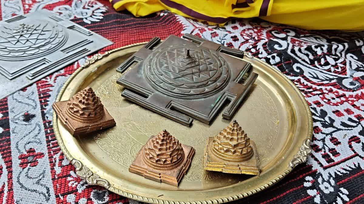नर्मदापुरम में बने श्रीयंत्रों की विदेशों में भारी मांग, जानिए तांबे, चांदी और सोने के श्रीयंत्रों का धार्मिक महत्व
