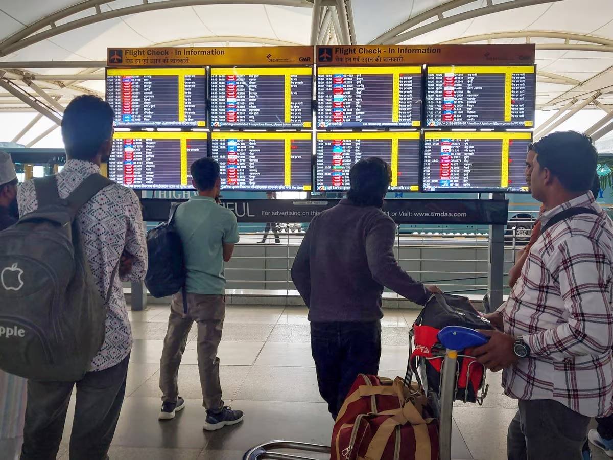 इंदिरा गांधी एयरपोर्ट पर सोने की बड़ी तस्करी का भंडाफोड़, 6.5 किलो सोना जब्त और अधिकारी सस्पेंड