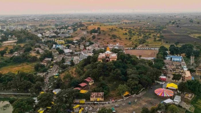 घट स्थापना के साथ ऐतिहासिक गढ़ कालिका मंदिर में शारदीय नवरात्र शुरू, उमड़े श्रद्धालु