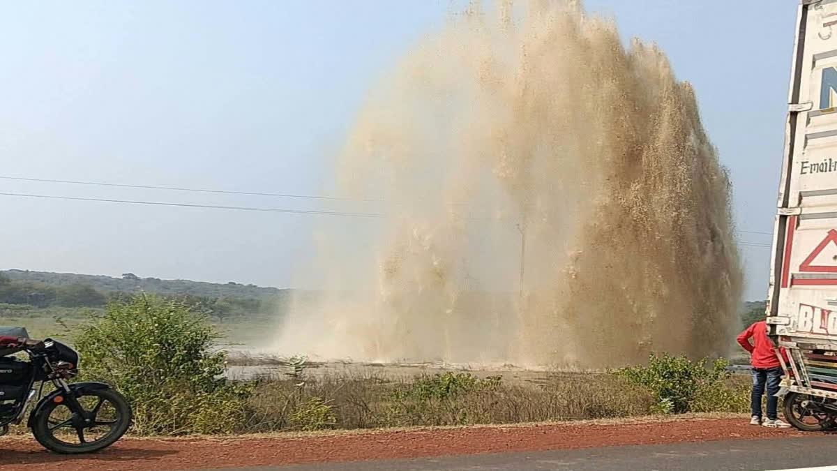 नेशनल हाईवे पर फूटा पानी का फव्वारा, जल निगम की लापरवाही से बर्बाद हुए हजारों गैलन शुद्ध पानी का वीडियो वायरल