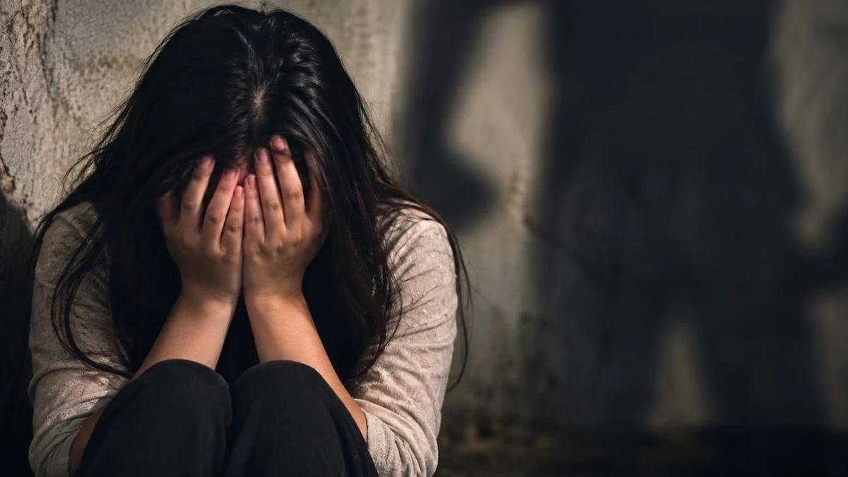 इंदौर की युवती को बुलाकर कार में सामूहिक दुष्कर्म, पीड़िता ने वीडियो जारी कर लगाए गंभीर आरोप