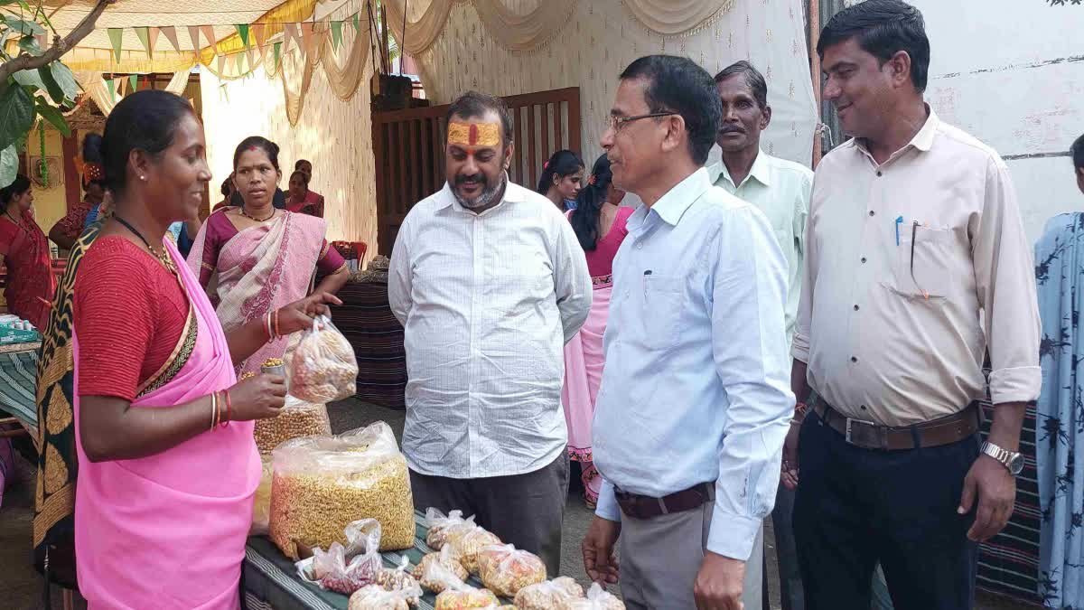 परसवाड़ा में आजीविका मिशन ने बदली तस्वीर, आत्मनिर्भर बनकर 'लखपति दीदी' बन रही हैं आदिवासी महिलाएं