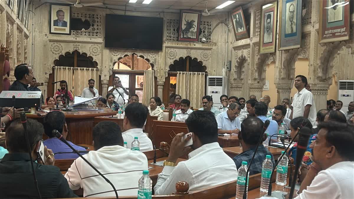 ग्वालियर नगर निगम सदन में तीखी नोंकझोक, कोर्ट में विचाराधीन मामले को लेकर आमने-सामने आए पार्षद