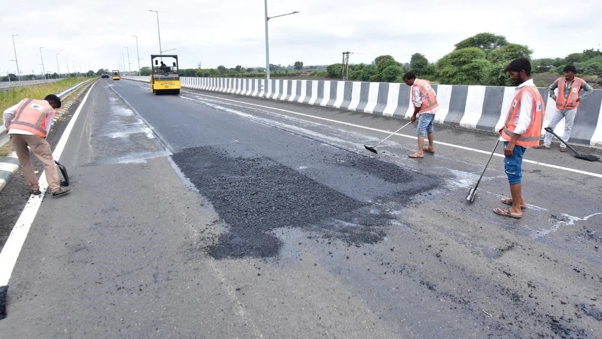 NHAI ने इसे बताया रूटीन मेंटेनेंस; सिंहस्थ 2028 से पहले उज्जैन-बदनावर हाईवे पर डामरीकरण का काम शुरू