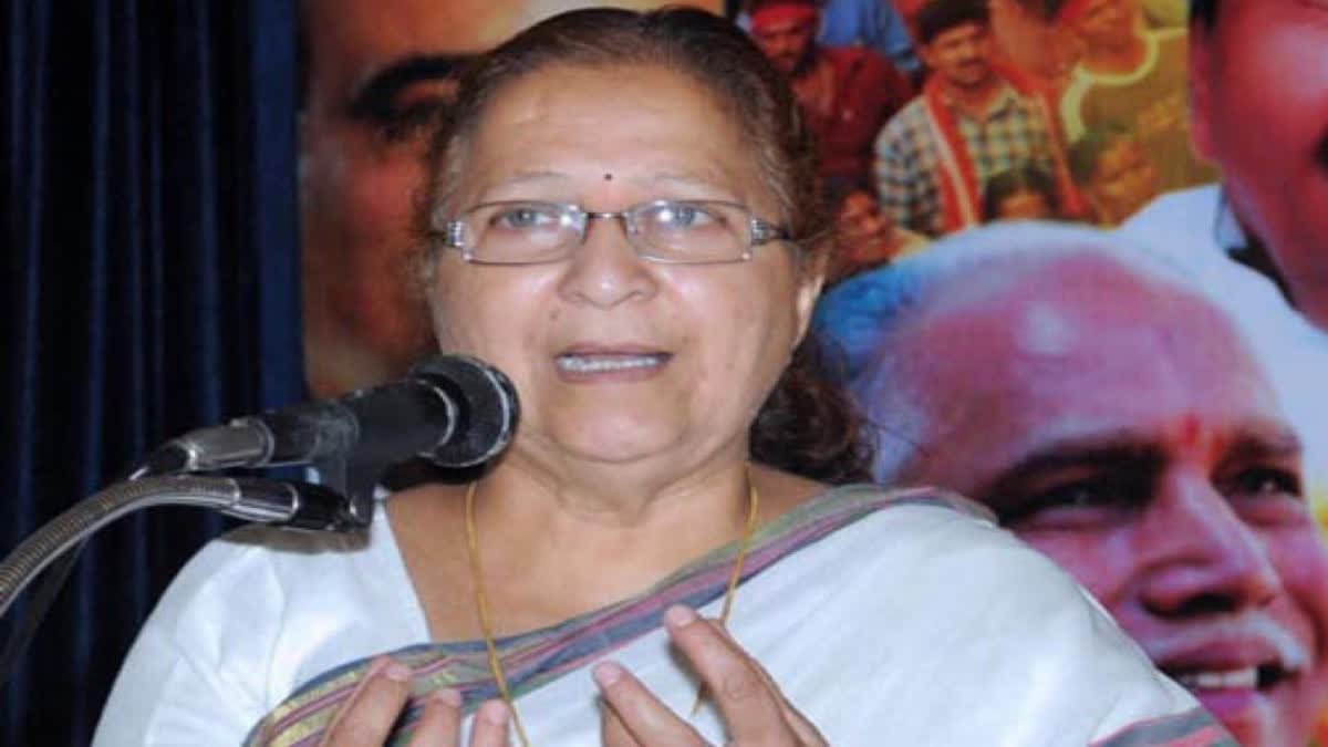 देवी अहिल्या एयरपोर्ट के VIP लाउंज में घुसा नशेड़ी युवक, पूर्व लोकसभा स्पीकर सुमित्रा महाजन से की अभद्रता