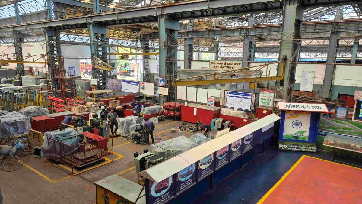 रतलाम रेल मंडल ने कबाड़ बेचकर कमाए 26.96 करोड़ रुपये, जीरो स्क्रैप अभियान में बड़ी सफलता