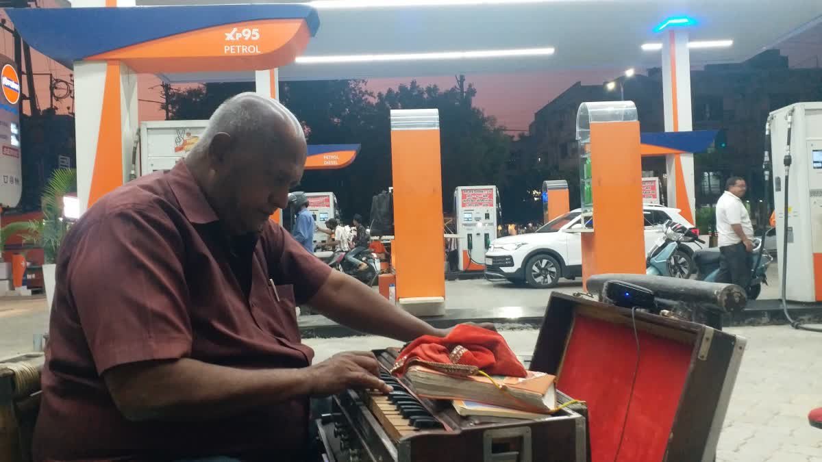 इंदौर लोकल न्यूज़: व्यापार के साथ भगवान की भक्ति की अनूठी मिसाल, चाणक्यपुरी चौराहे के इस पेट्रोल पंप की चर्चा हर तरफ
