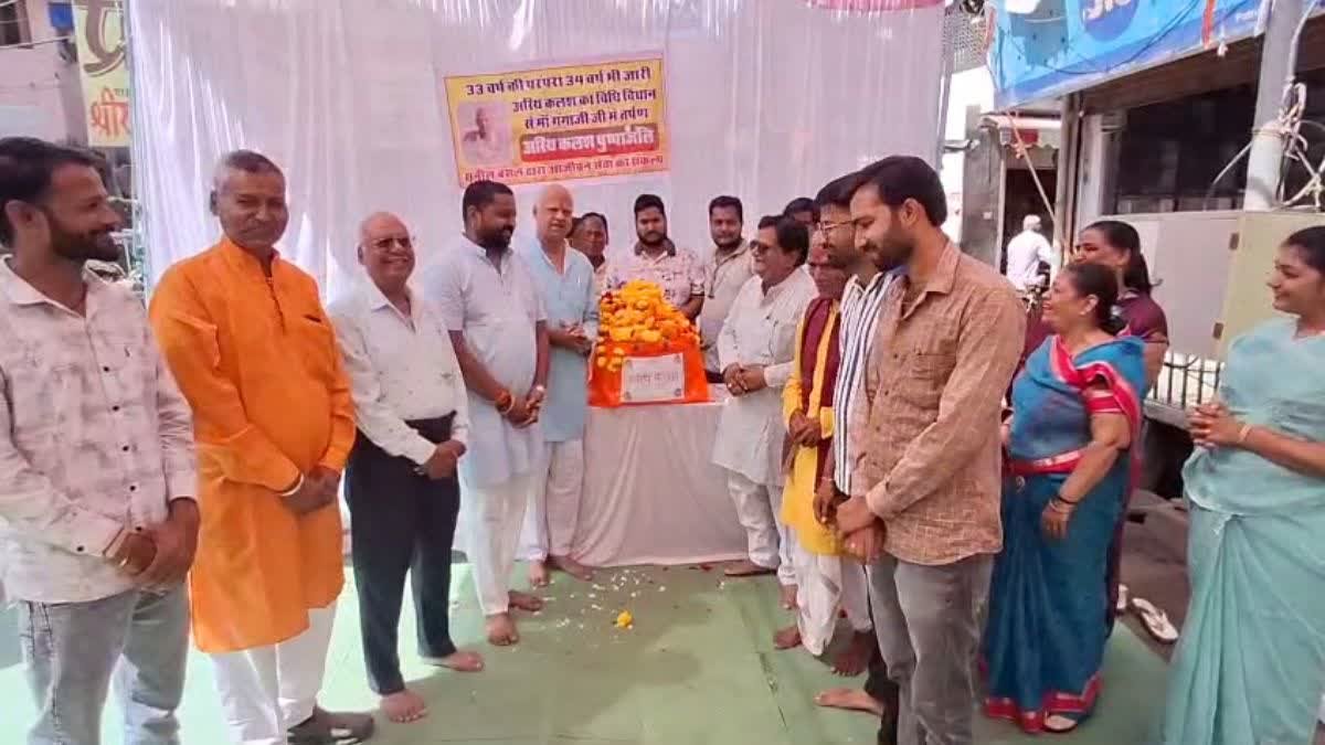पिछले 35 सालों से लावारिस और अज्ञात मृतकों का तर्पण कर रहे हैं समाजसेवी सुनील बंसल, हरिद्वार लेकर पहुंचे अस्थि कलश