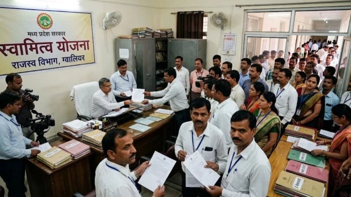 ग्वालियर में पटवारियों को थमाए गए नोटिस, फसल गश्ती और ई-केवाईसी जैसे कामों में लापरवाही पर सख्ती