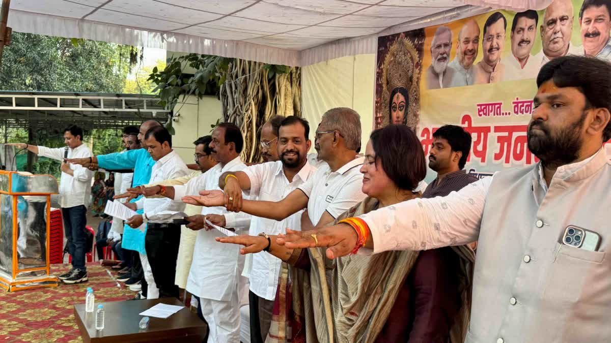 इंदौर में कम बारिश के चलते गहराया जल संकट, गरबा पंडालों में पानी बचाने और भजन गाने की दिलाई जा रही शपथ