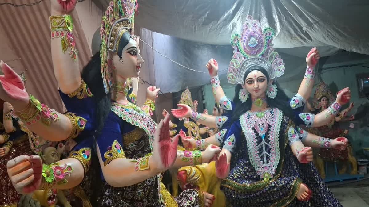 छिंदवाड़ा में अनोखी दुर्गा पूजा, पंचमी से शुरू होकर 5 दिनों तक होती है मां की आराधना; बंगाल से आते हैं मूर्तिकार