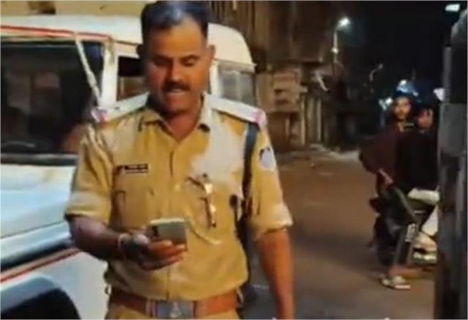 दुर्गा पंडाल की व्यवस्था को लेकर पुलिस और कमेटी में विवाद, एसआई पर गाली-गलौज और धमकी का आरोप