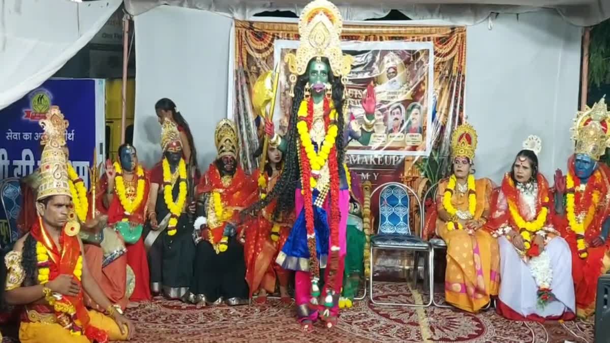 विदिशा के श्रीहरि वृद्धाश्रम में अनूठी पहल, वृद्ध माताओं को मां दुर्गा के 9 स्वरूपों में सजाकर की गई पूजा