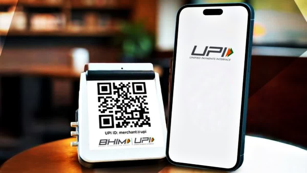 UPI पर सरचार्ज के फैसले के विरोध में इंदौर के व्यापारी, लागू हुआ MDR शुल्क तो हटेंगे QR कोड