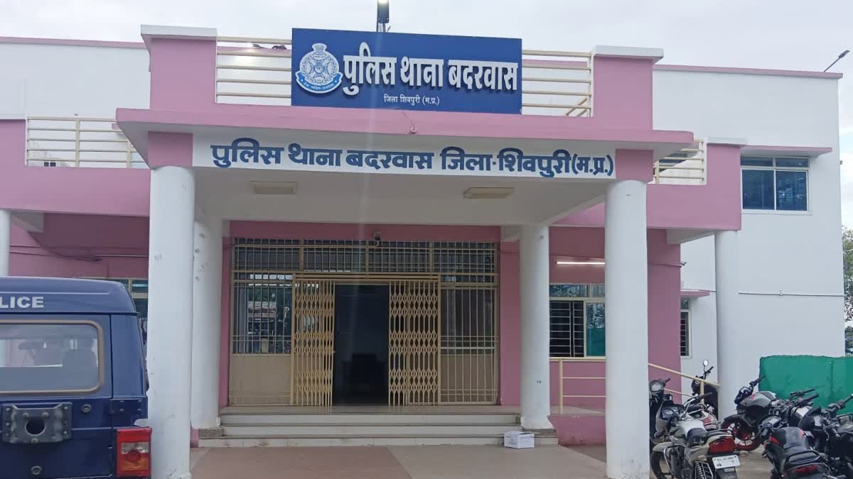 पत्नी ने नहीं रखा करवा चौथ का व्रत, पति पहुंचा थाने; तलाक की धमकी देकर बोला- 'मेरी लंबी उम्र नहीं चाहती'
