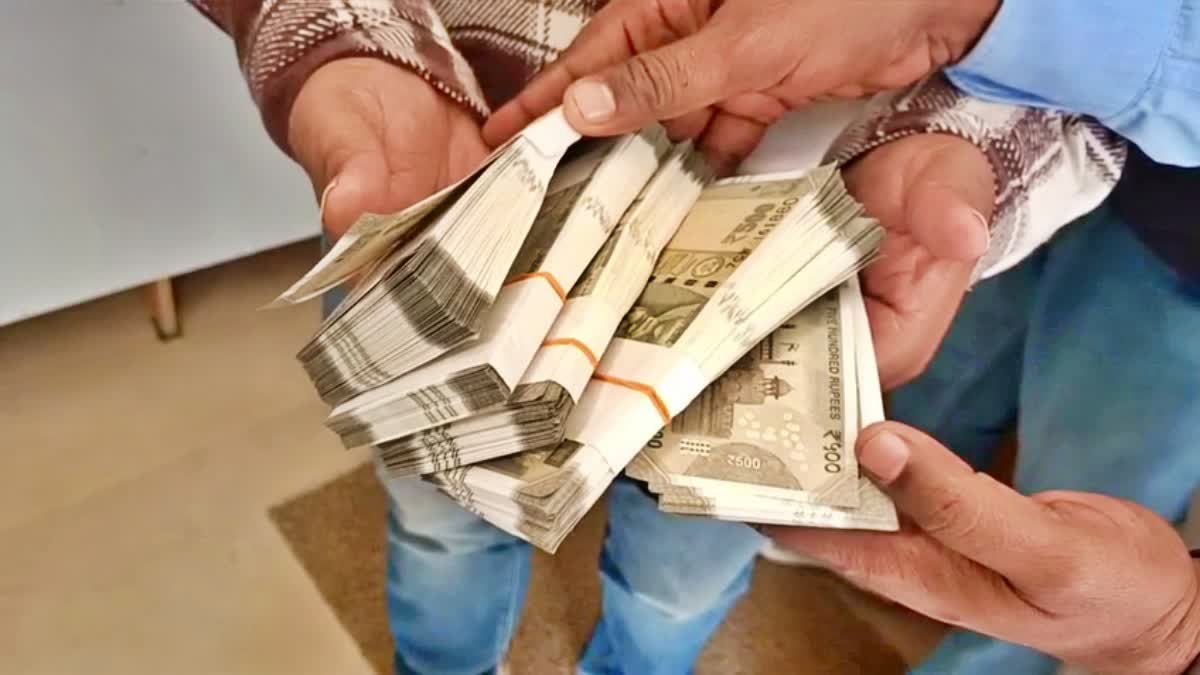 सिंगरौली में लोकायुक्त पुलिस की बड़ी कार्रवाई, मृत कर्मी के बेटे से घूस लेते सिंचाई विभाग का बाबू गिरफ्तार