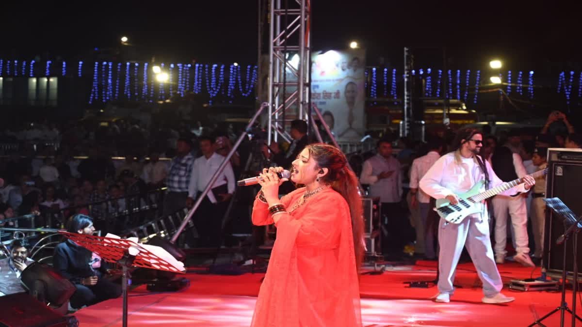 शरद पूर्णिमा की चांदनी में सजी भेड़ाघाट की संगमरमरी वादियां, स्थानीय कलाकारों को भी मिला मंच