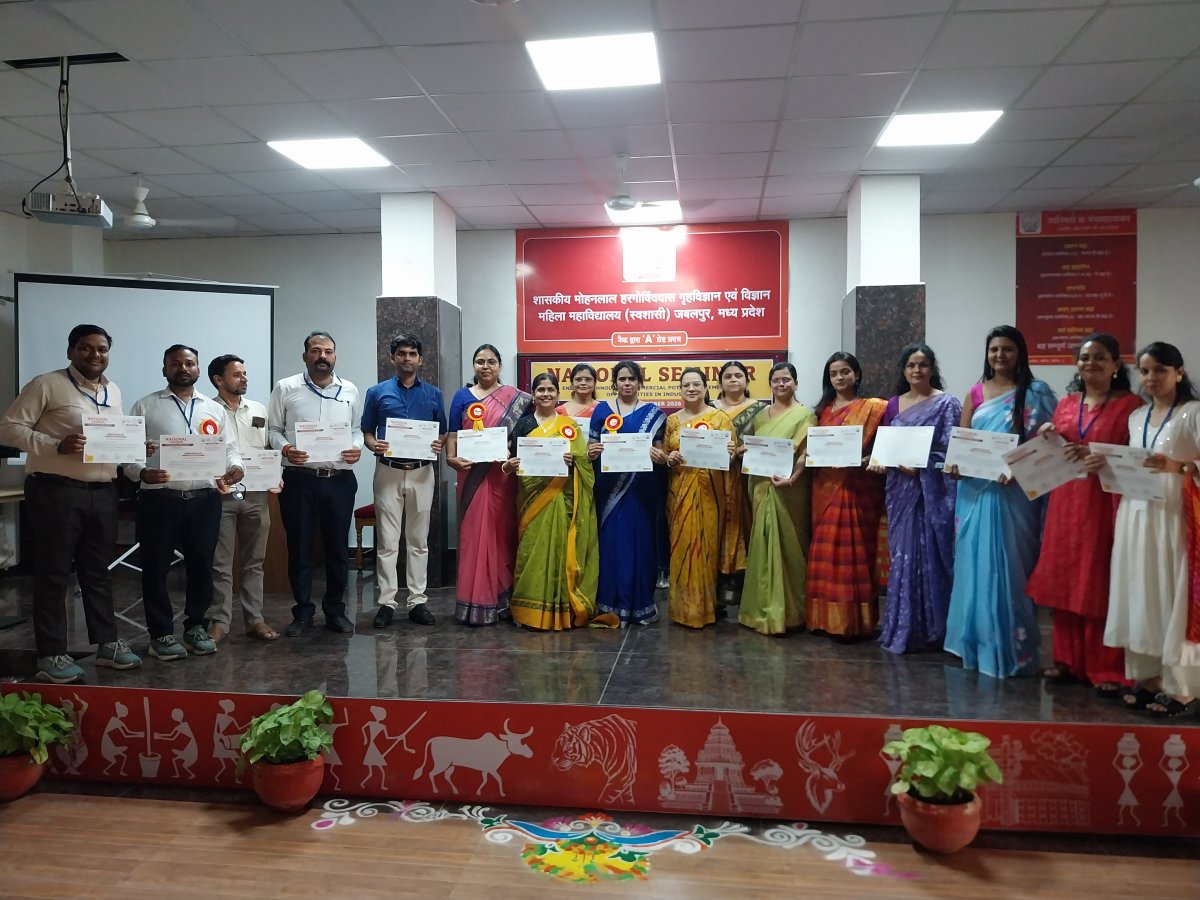 होम साइंस कॉलेज में रोजगार उन्मुख शिक्षा, एंजाइम निर्माण से विदेशी मुद्रा कमाने के गुर सीख रहीं छात्राएं