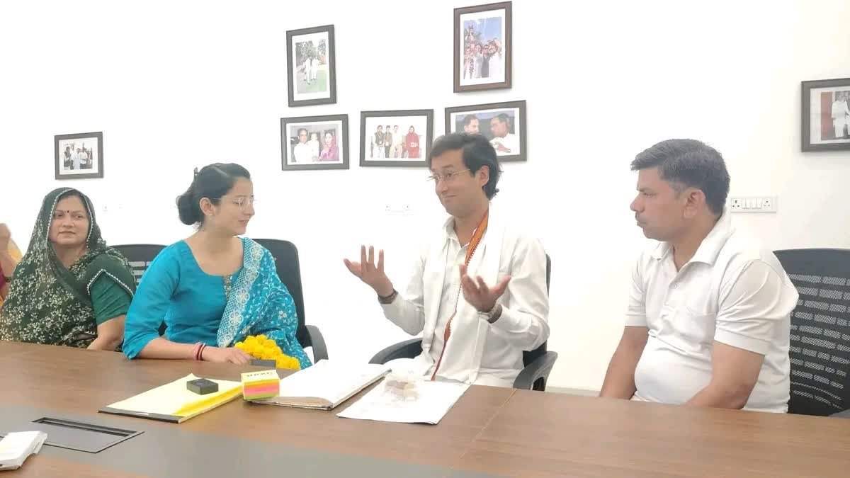राघौगढ़ की बेटी मानसी वास्त्री का फ्रांस की EHESS पेरिस में पीएचडी के लिए चयन, विधायक जयवर्धन सिंह ने किया सम्मानित