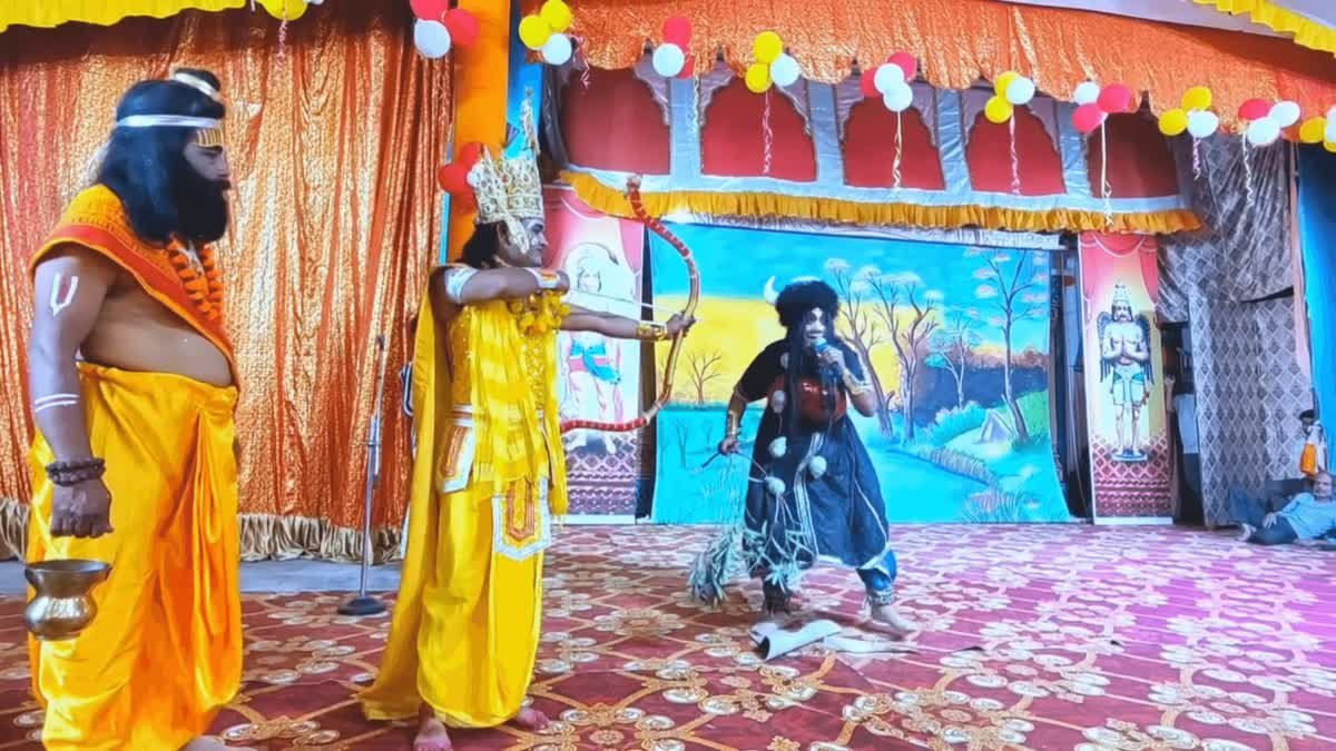 122 साल पुराना इतिहास, ब्रिटिश अधिकारी को लग गया था परशुराम का कोड़ा; जानिए बुंदेलखंड की अनूठी रामलीला