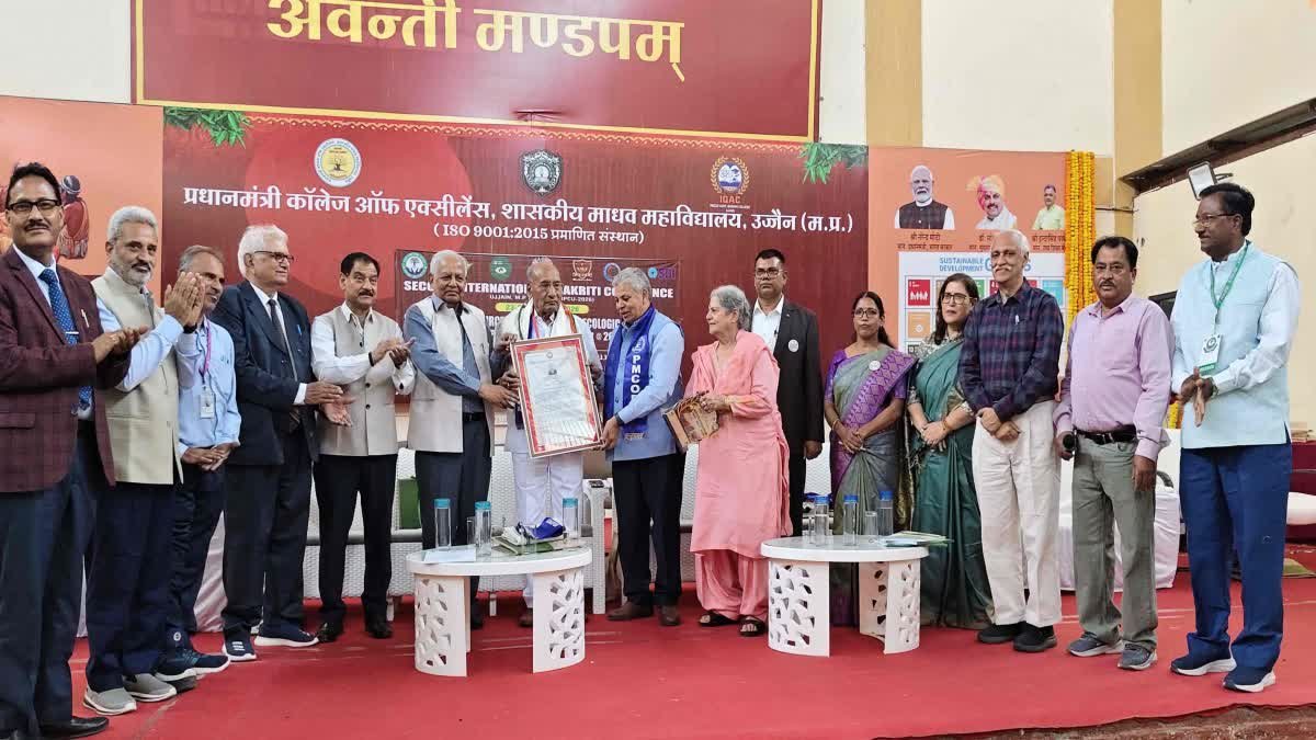 कचराघर बनी मोक्षदायिनी शिप्रा! पर्यावरणविदों ने कहा- 'जन जागरूकता से ही बचेगा नदियों का अस्तित्व'