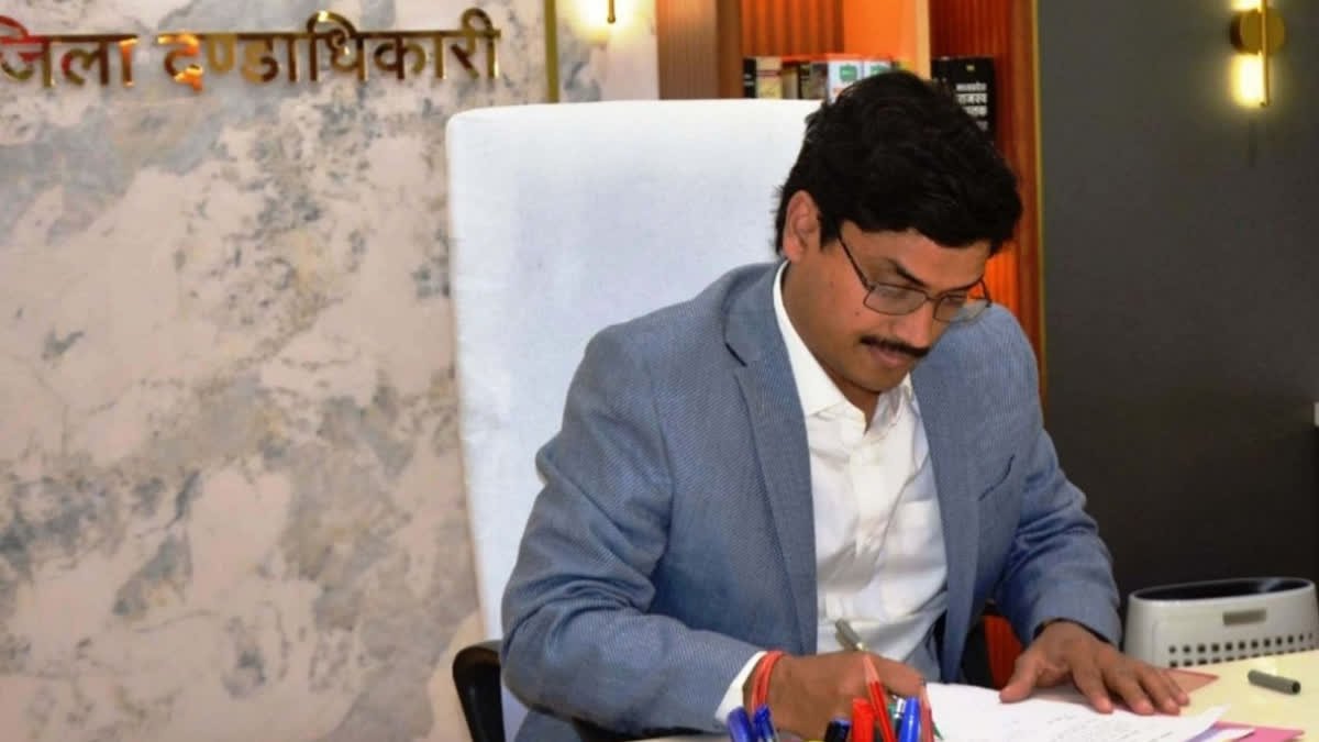 बुरहानपुर में 15 पटवारियों पर गिरी गाज, स्वामित्व योजना और e-KYC न करने पर हुई कार्रवाई