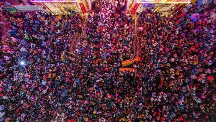 जगदलपुर पहुंची मां दंतेश्वरी की छत्र और मां मावली की डोली, जिया डेरा में उमड़ा श्रद्धालुओं का सैलाब