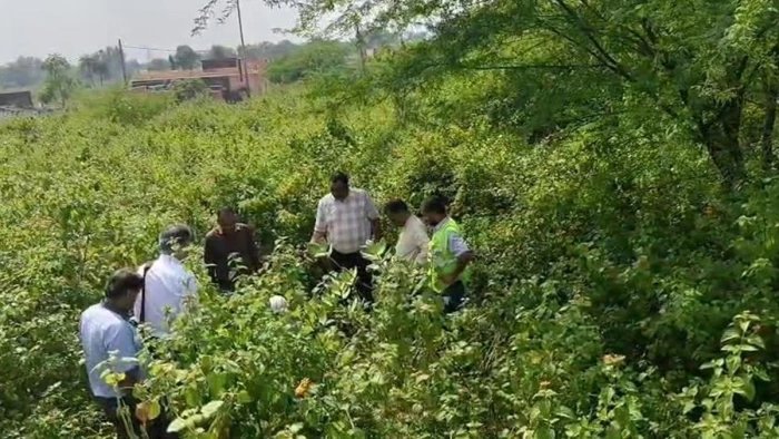 कैमोर में ब्रिटिशकालीन एस्बेस्टस फैक्ट्री के कचरे की जांच शुरू, मिट्टी और भूजल के लिए गए नमूने