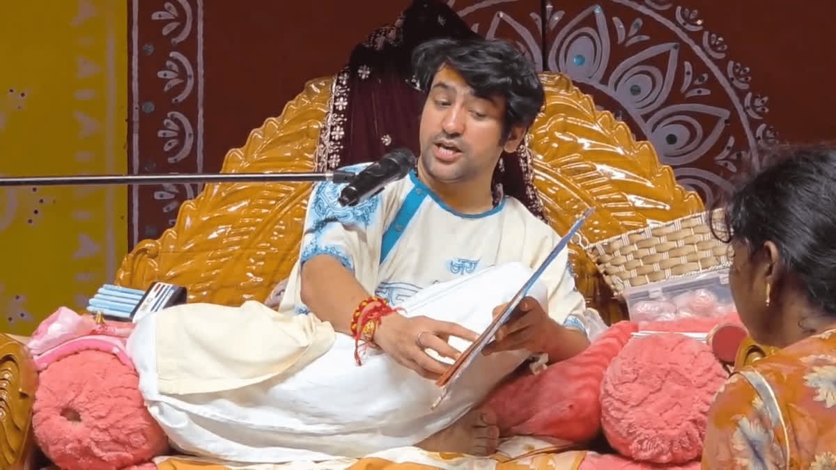 वृंदावन की घटना का जिक्र कर धीरेंद्र कृष्ण शास्त्री ने दी चेतावनी, अनजान लोगों पर भरोसा न करने की सलाह