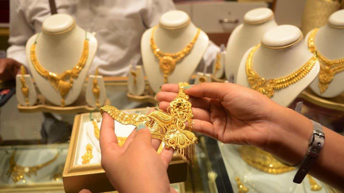 रांझी में कंपनी की स्कीम बताकर महिलाओं से 5 लाख के जेवर ठगे, ठग गैंग की तलाश में जुटी पुलिस