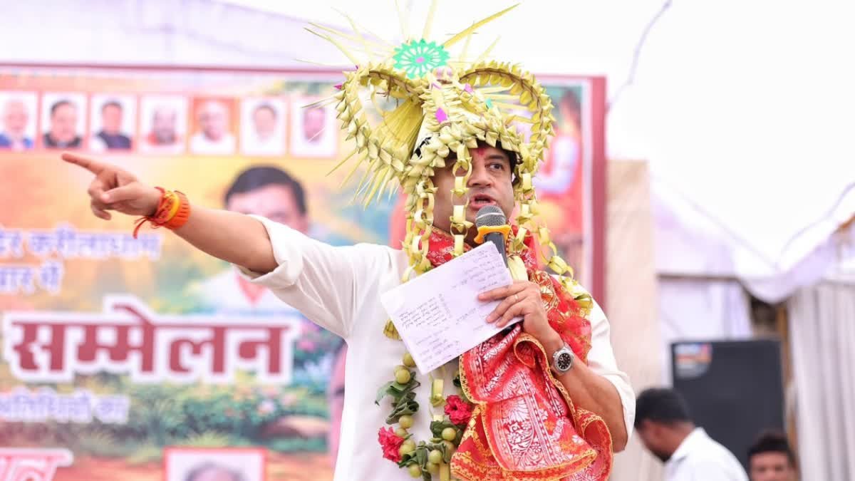 सहराई की सभा में भावुक हुए सिंधिया, कहा— 'गला भले बैठ जाए, दिल की हर धड़कन क्षेत्रवासियों के लिए है'