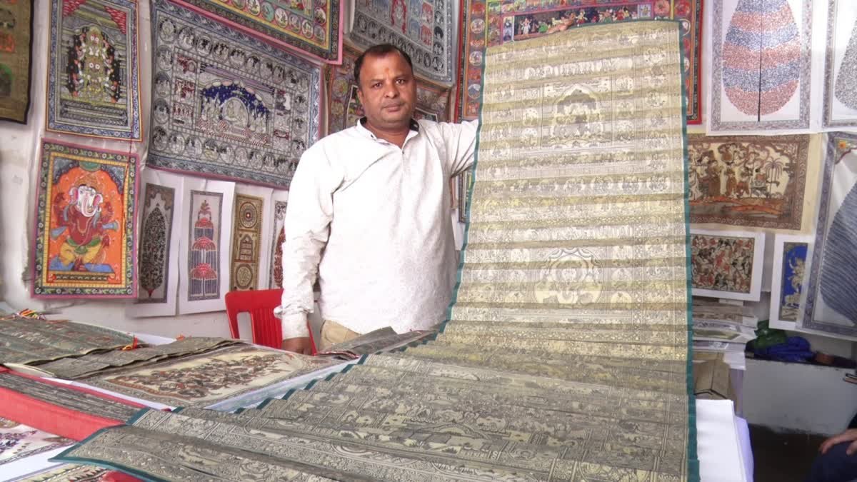 ताड़पत्र और प्राकृतिक रंगों से बनी अद्भुत कलाकृतियां, आधुनिकता के साथ बदल रही पटचित्र शैली