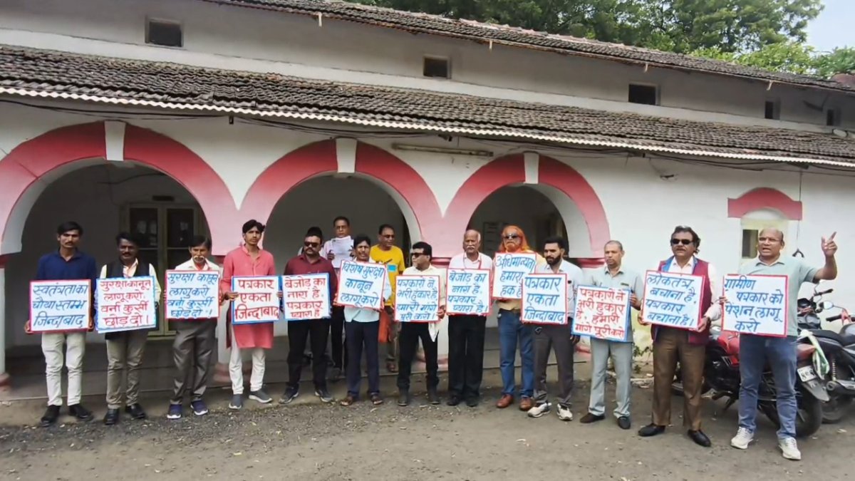 पत्रकारों की सुरक्षा के लिए केंद्रीय कानून की मांग; अखिल भारतीय ग्रामीण पत्रकार संघ ने कलेक्टर को सौंपा ज्ञापन